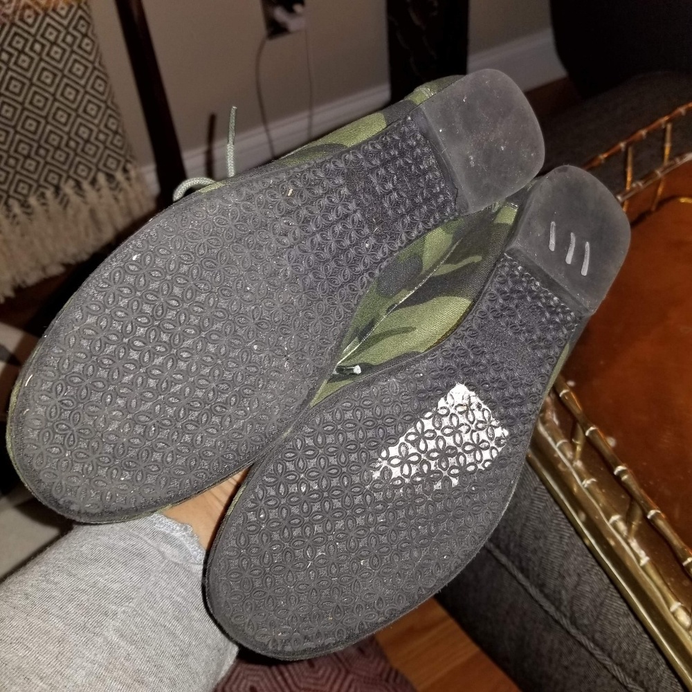 Camo Lace up flats - Picture 3 of 4